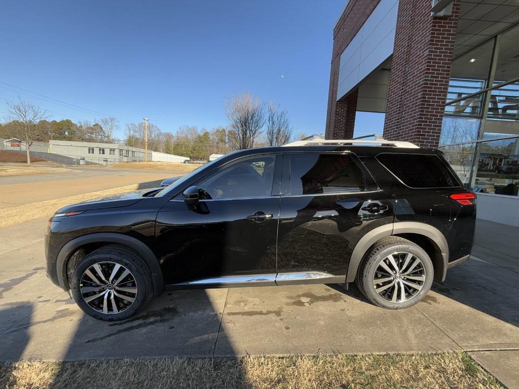 new 2025 Nissan Pathfinder car, priced at $47,355