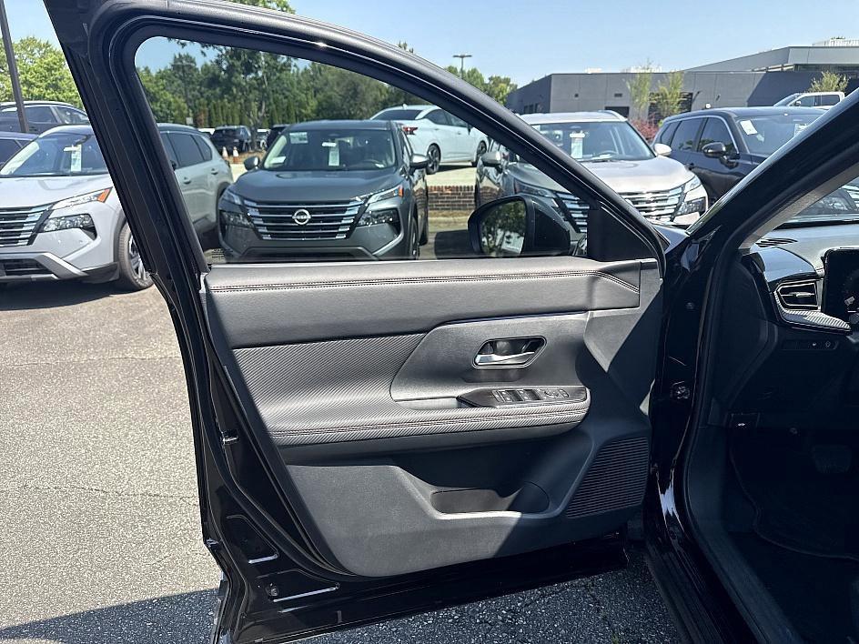 new 2025 Nissan Kicks car, priced at $26,552