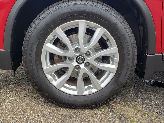 used 2017 Nissan Rogue car, priced at $15,318