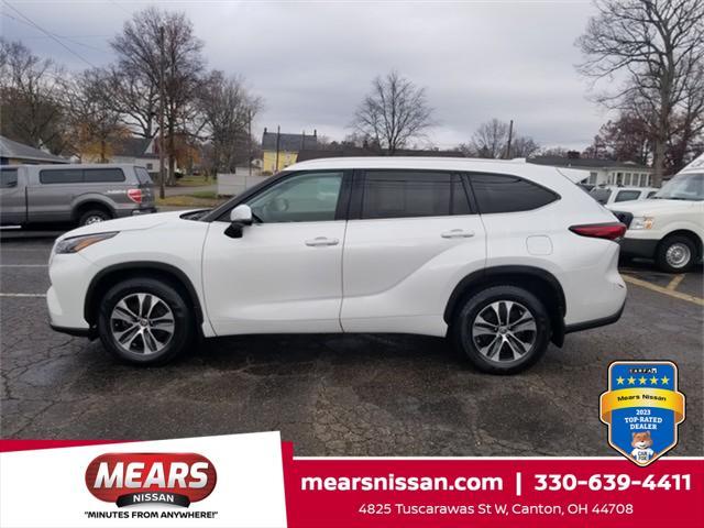 used 2022 Toyota Highlander car, priced at $34,555