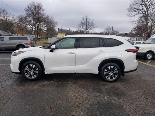 used 2022 Toyota Highlander car, priced at $33,799