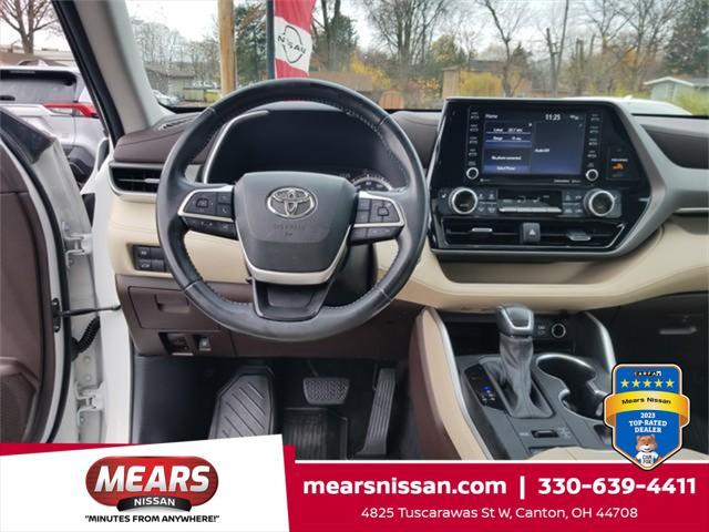 used 2022 Toyota Highlander car, priced at $34,555