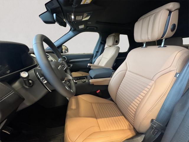 new 2025 Land Rover Discovery car, priced at $80,525