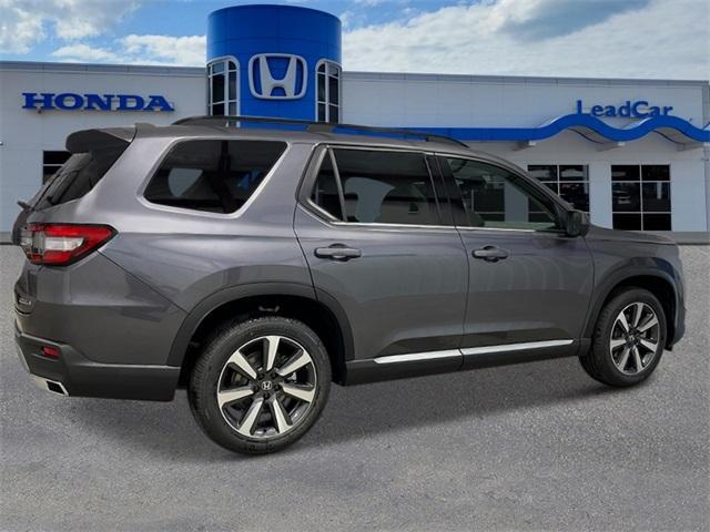 new 2025 Honda Pilot car, priced at $49,995