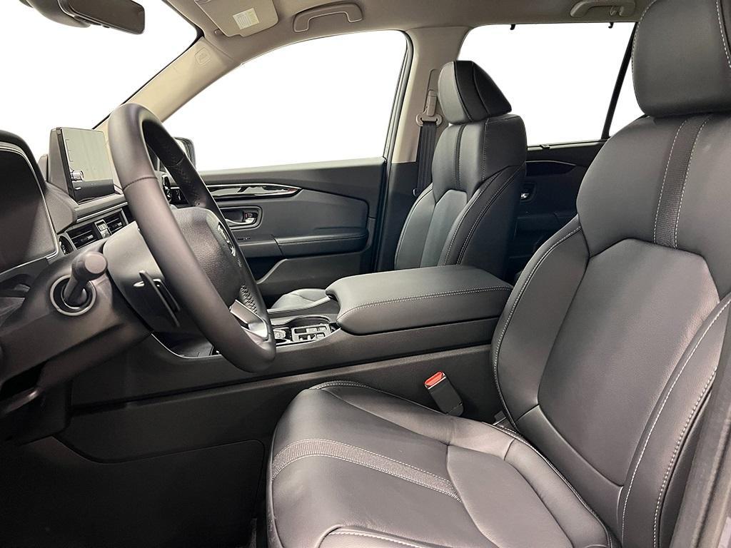 new 2025 Honda Pilot car, priced at $47,550