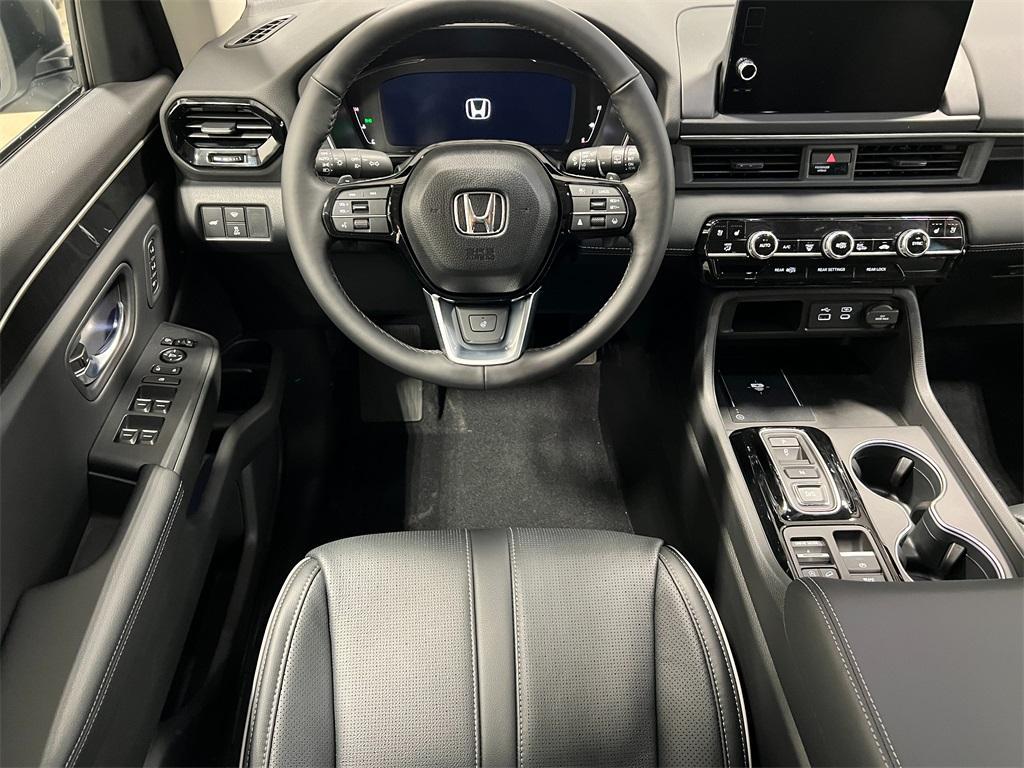 new 2025 Honda Pilot car, priced at $55,715
