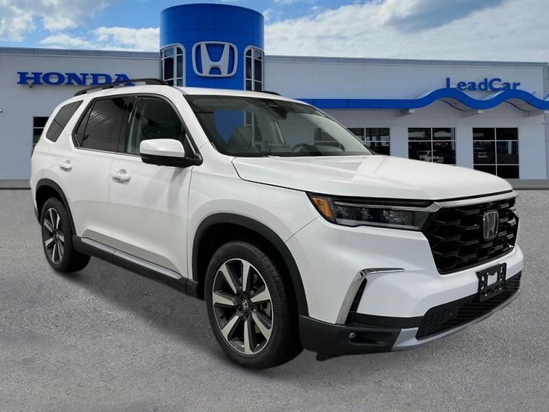 new 2025 Honda Pilot car, priced at $55,715