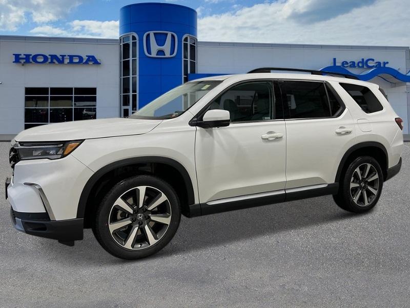 new 2025 Honda Pilot car, priced at $55,715