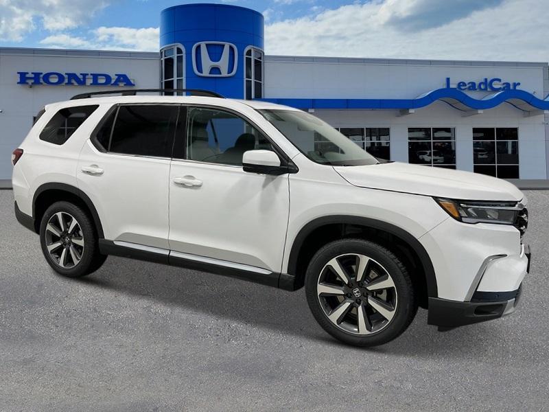 new 2025 Honda Pilot car, priced at $55,715