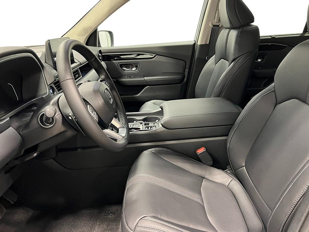 new 2025 Honda Pilot car, priced at $47,095