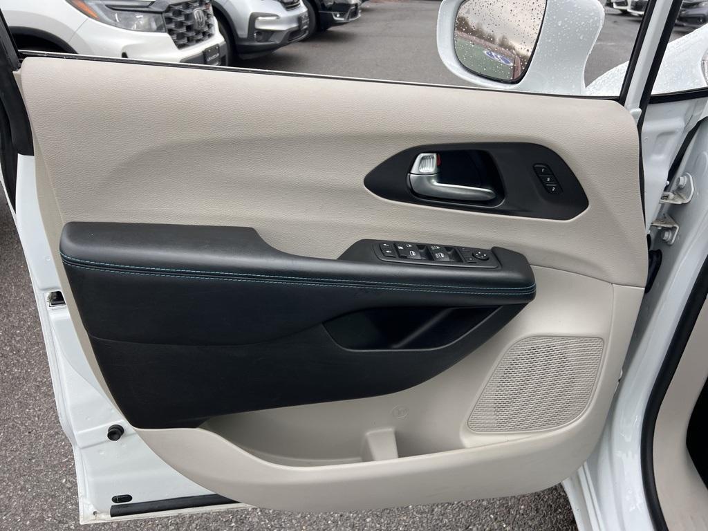 used 2021 Chrysler Pacifica car, priced at $17,099