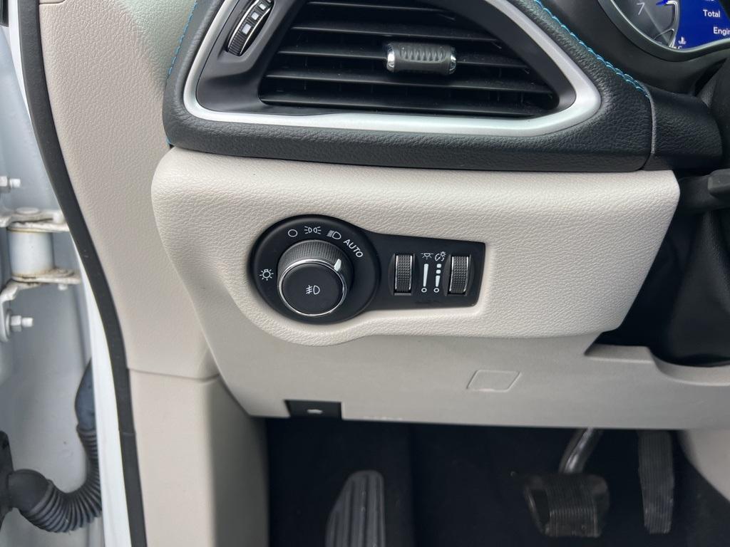 used 2021 Chrysler Pacifica car, priced at $17,099