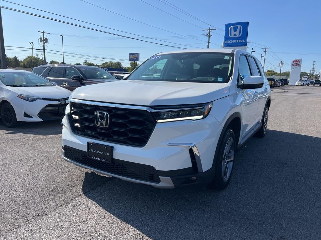 used 2025 Honda Pilot car, priced at $40,396