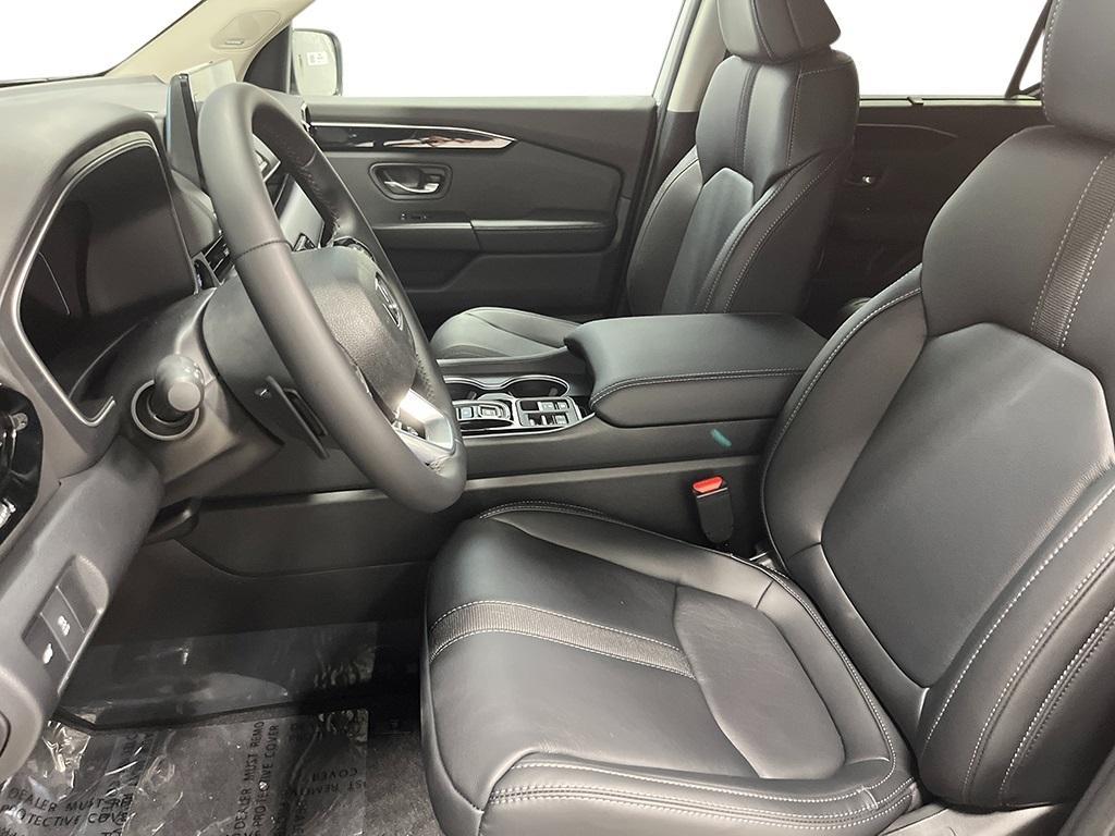 new 2025 Honda Pilot car, priced at $52,450