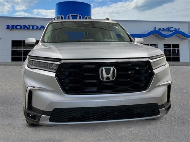 new 2025 Honda Pilot car, priced at $54,530