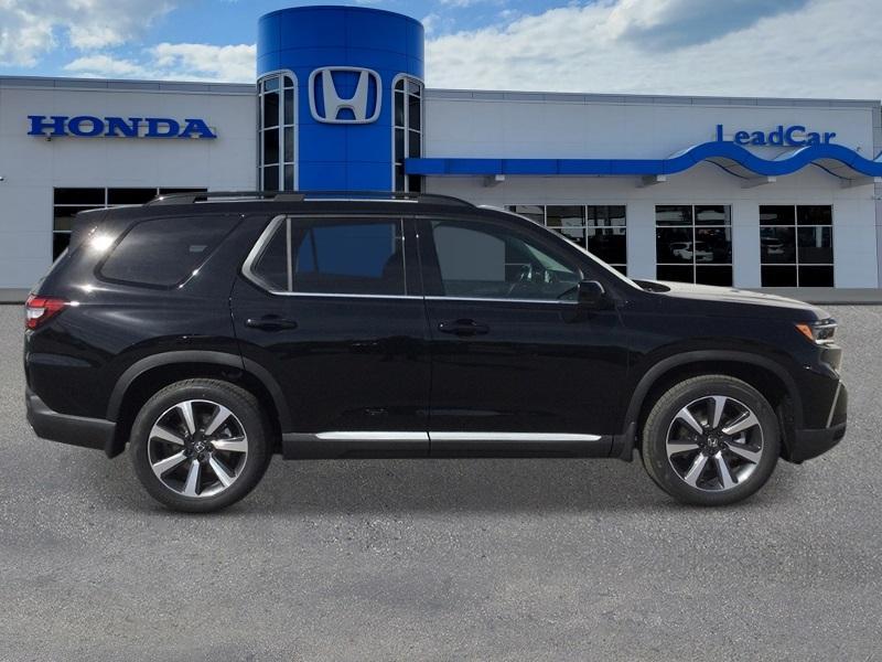 new 2025 Honda Pilot car, priced at $55,250