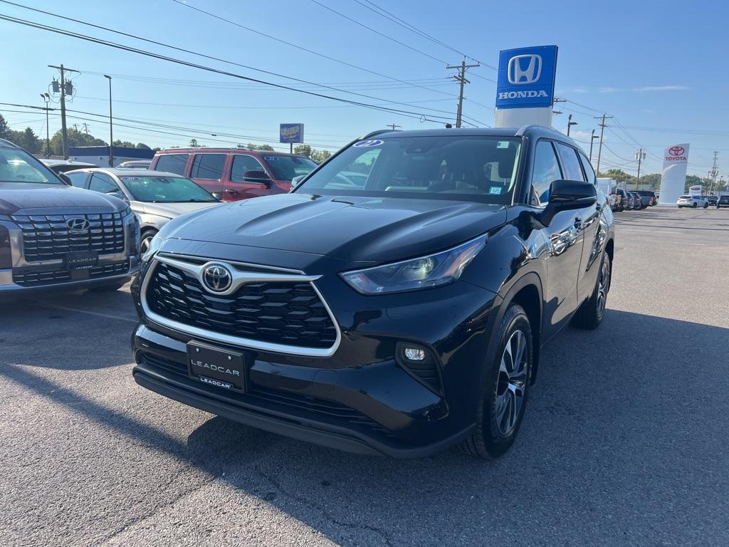 used 2022 Toyota Highlander car, priced at $34,323