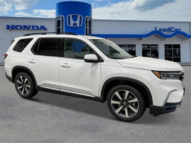 new 2025 Honda Pilot car, priced at $54,930