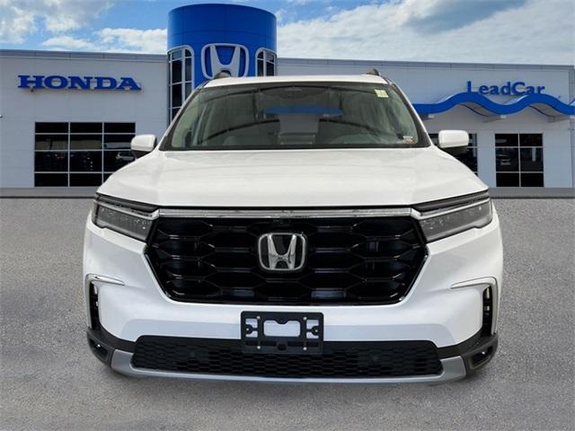 new 2025 Honda Pilot car, priced at $54,930