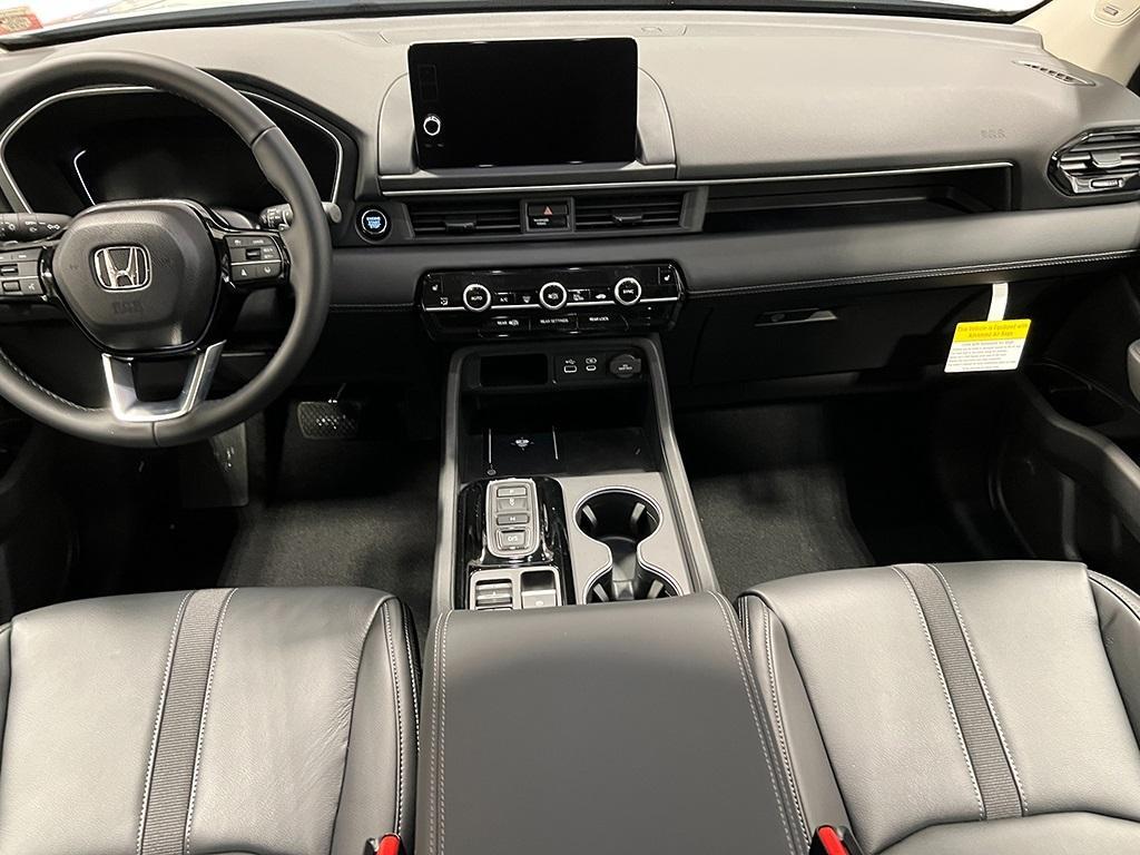 new 2025 Honda Pilot car, priced at $52,235