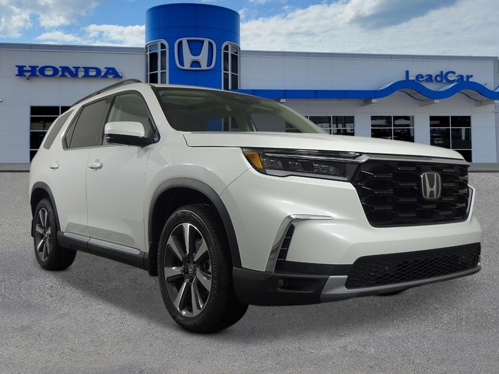 new 2025 Honda Pilot car, priced at $52,235