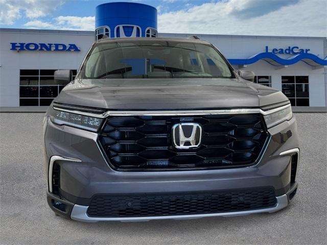 new 2025 Honda Pilot car, priced at $51,050