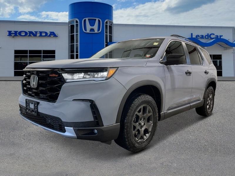 new 2025 Honda Pilot car, priced at $51,830