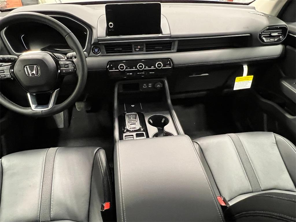 new 2025 Honda Pilot car, priced at $47,550