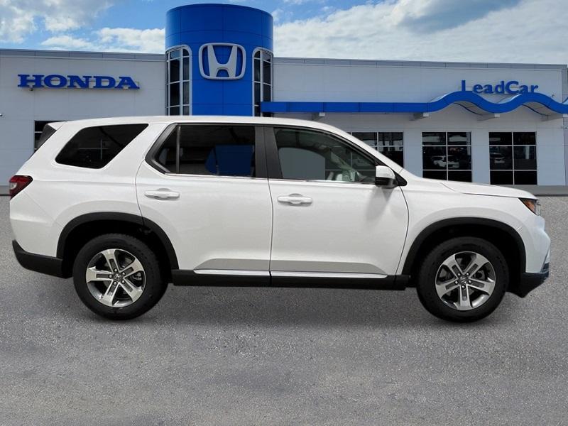 new 2025 Honda Pilot car, priced at $47,550