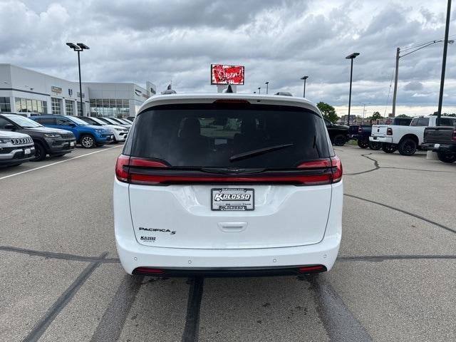 new 2024 Chrysler Pacifica car, priced at $43,527