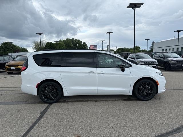 new 2024 Chrysler Pacifica car, priced at $43,527