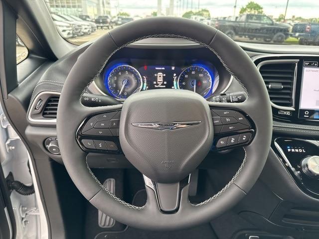 new 2024 Chrysler Pacifica car, priced at $43,527