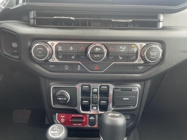 new 2025 Jeep Wrangler car, priced at $48,991