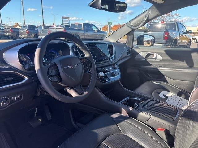 used 2025 Chrysler Pacifica car, priced at $41,997