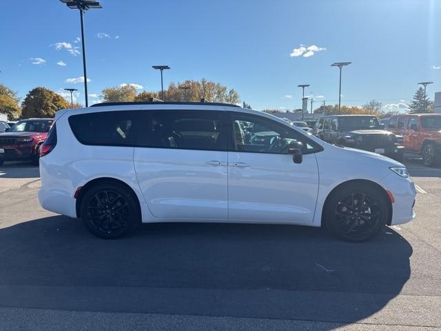 used 2025 Chrysler Pacifica car, priced at $41,997