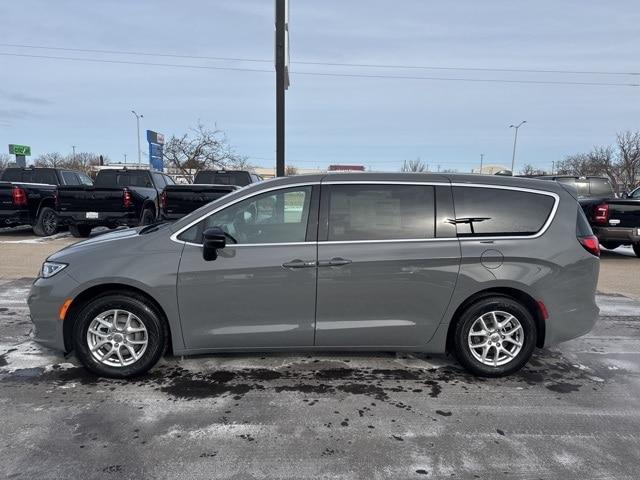 new 2025 Chrysler Pacifica car, priced at $44,079