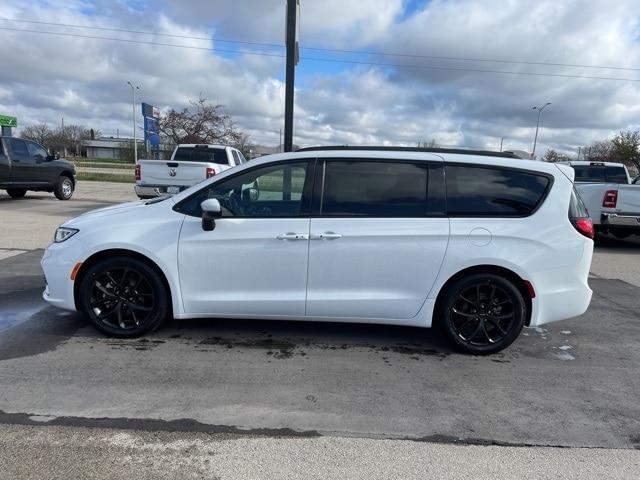 used 2023 Chrysler Pacifica car, priced at $32,500
