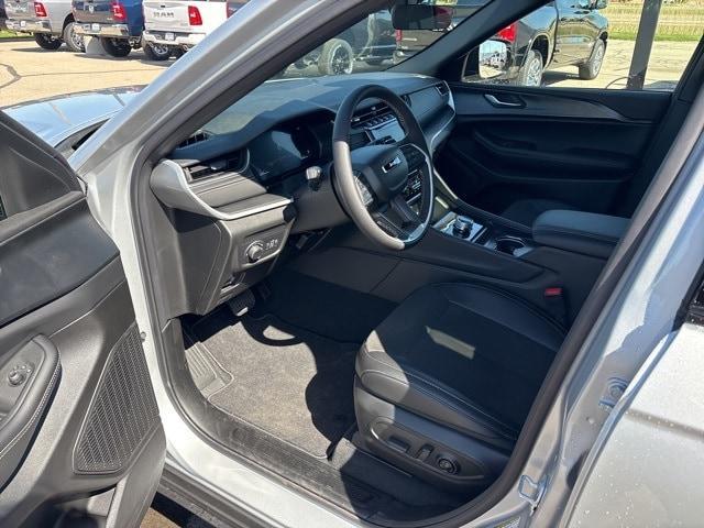 new 2025 Jeep Grand Cherokee car, priced at $44,260
