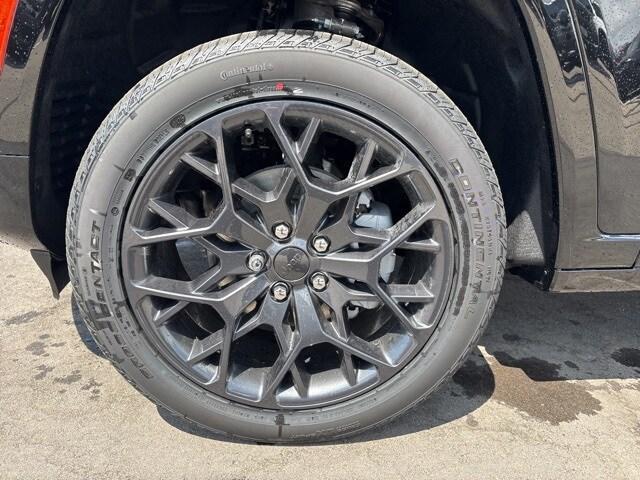 new 2025 Jeep Grand Cherokee car, priced at $68,665