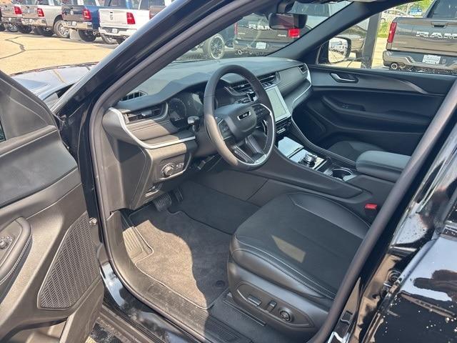 new 2025 Jeep Grand Cherokee car, priced at $44,260