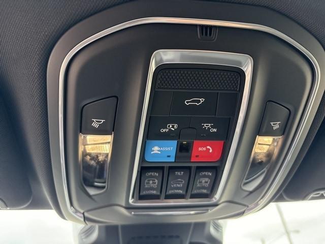 new 2025 Jeep Wagoneer S car, priced at $59,925