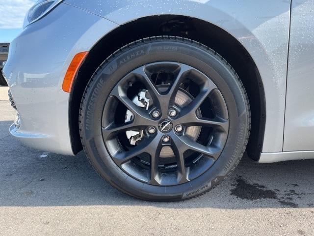 used 2023 Chrysler Pacifica car, priced at $34,999