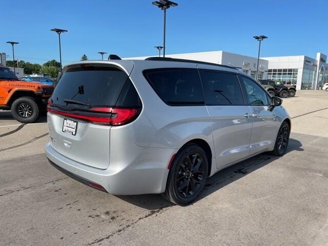 used 2023 Chrysler Pacifica car, priced at $34,999