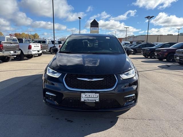 new 2026 Chrysler Pacifica car, priced at $46,857