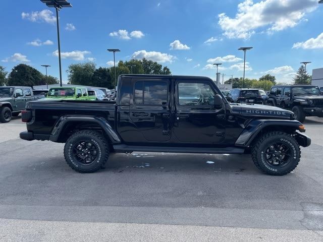 new 2025 Jeep Gladiator car, priced at $51,054