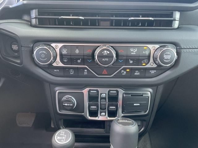 new 2025 Jeep Gladiator car, priced at $51,054