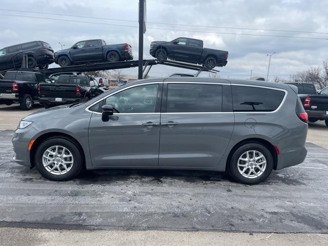 new 2025 Chrysler Pacifica car, priced at $42,373