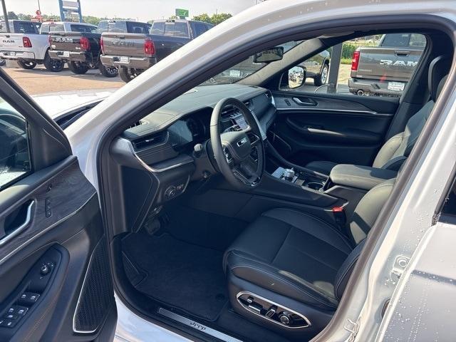 new 2025 Jeep Grand Cherokee car, priced at $59,785