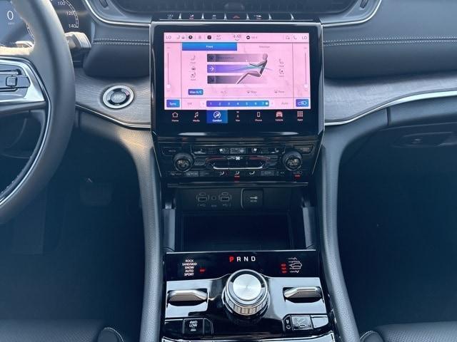 new 2025 Jeep Grand Cherokee car, priced at $59,785