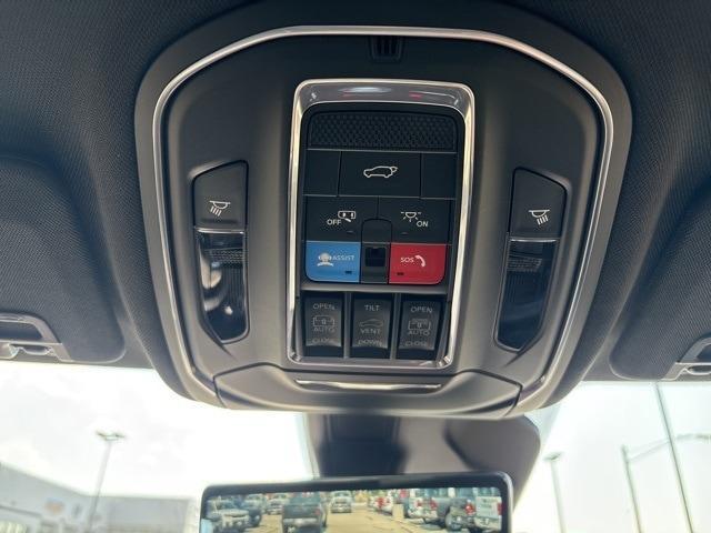 new 2025 Jeep Grand Cherokee car, priced at $59,785